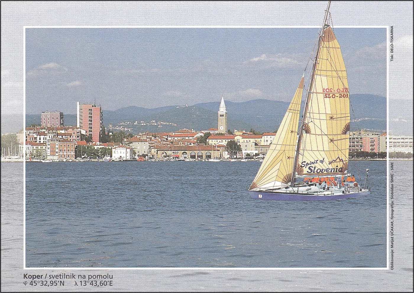 TEKMOVALNE JADRNICE, V OZADJU KOPER